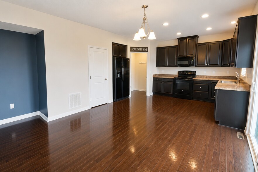 Building Photo - 9480 Woodbine Way