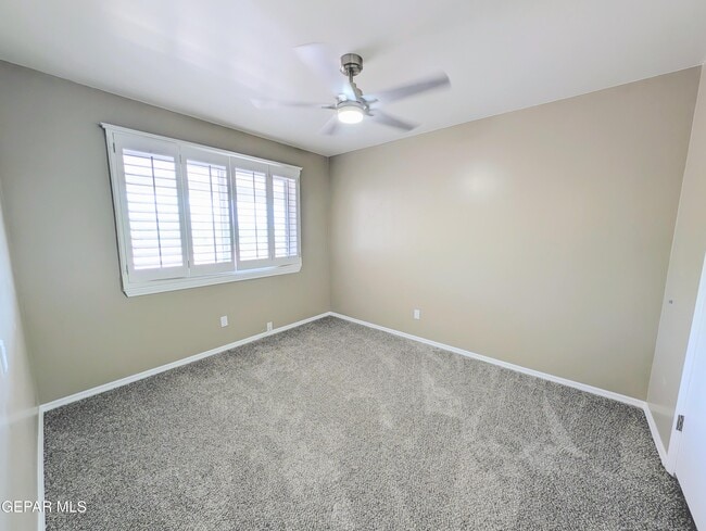 Building Photo - 612 Somerset Dr