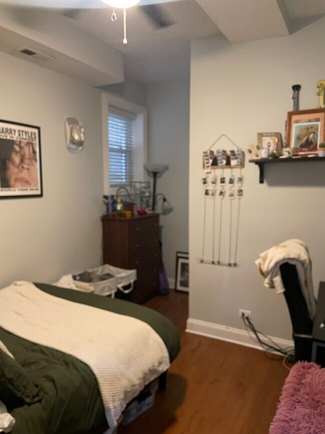 Building Photo - 1025 N Wood St