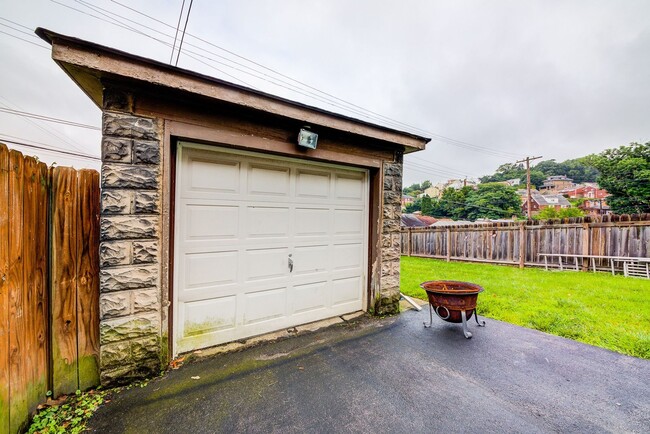 Building Photo - Stunning 3 bedroom home in Bon Air availab...