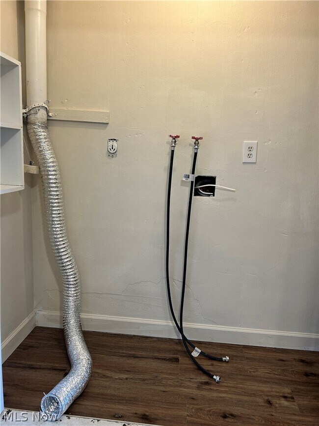 Building Photo - 213 Concord Ct