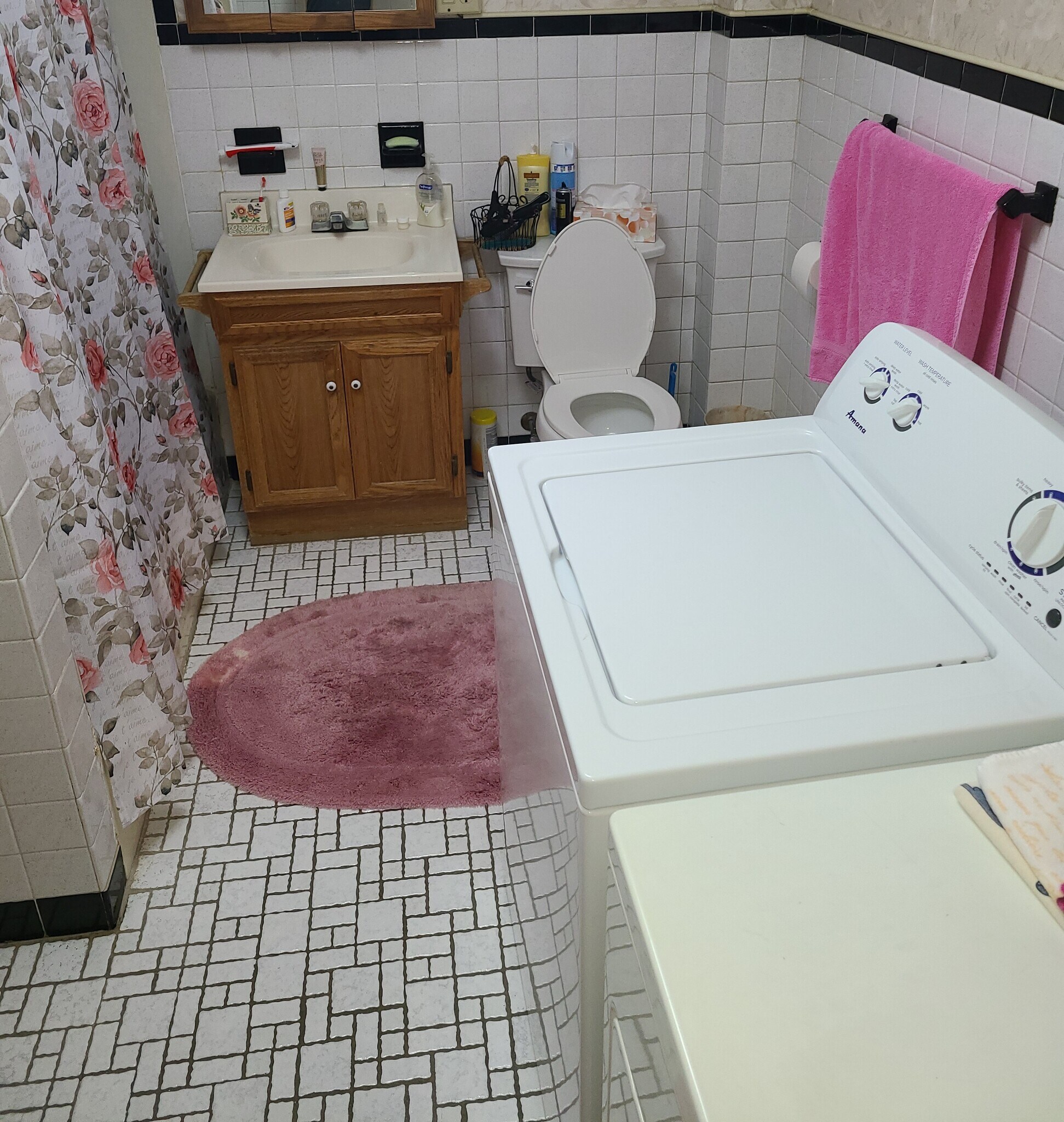 Full Bath with tub/shower - 98 Jefferson St