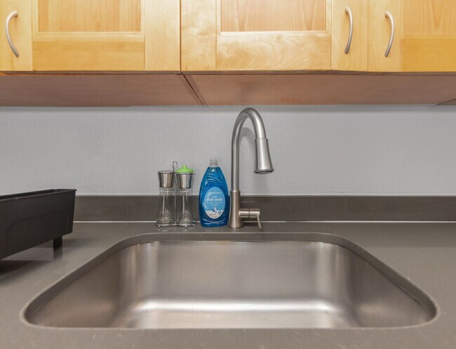 Building Photo - 4307 W Kennedy Blvd