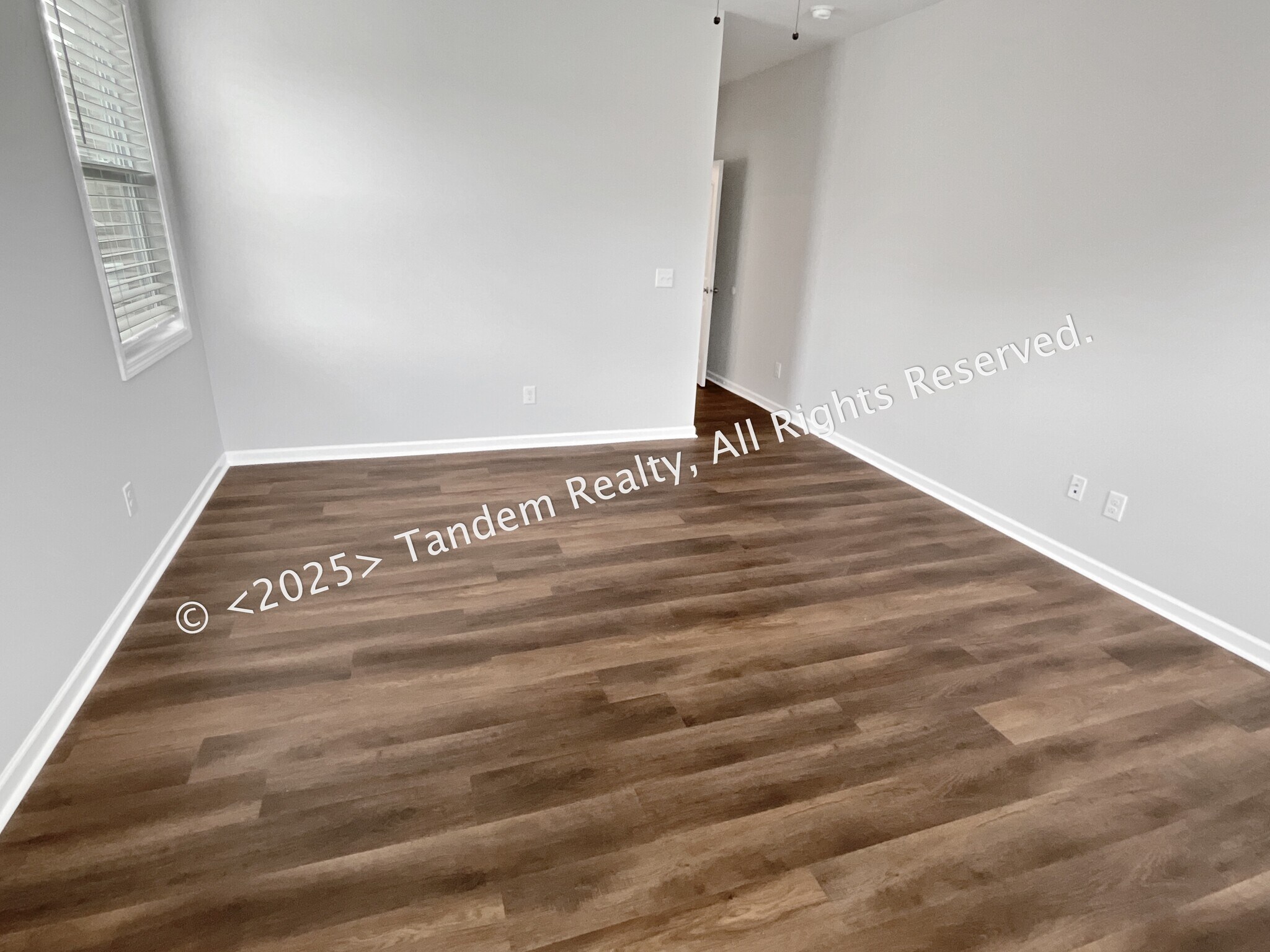 Building Photo - 8020 Forest Hills Dr