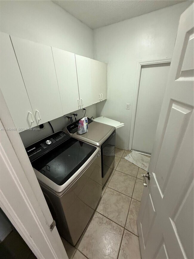 Building Photo - 14640 SW 132nd Ct