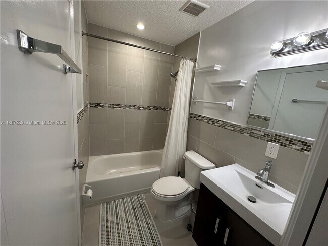 Building Photo - 8719 SW 38th St