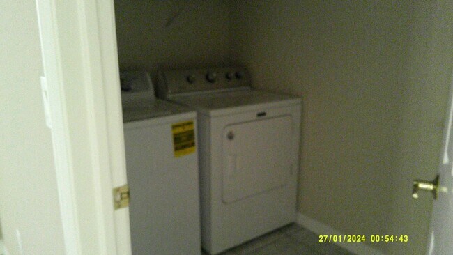 Building Photo - Bokeelia duplex-close to Pine Island Rd and Stringfellow