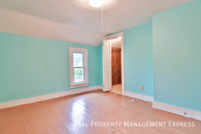 Building Photo - 47704 E 69th St