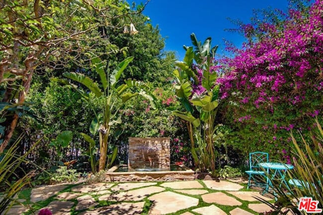 Building Photo - 1518 N Stanley Ave