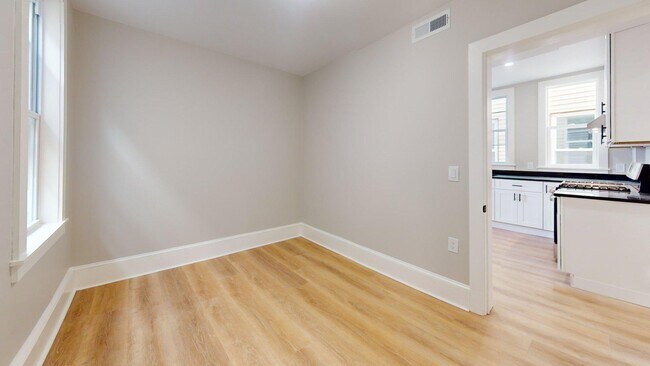 Building Photo - 205 Chelsea St