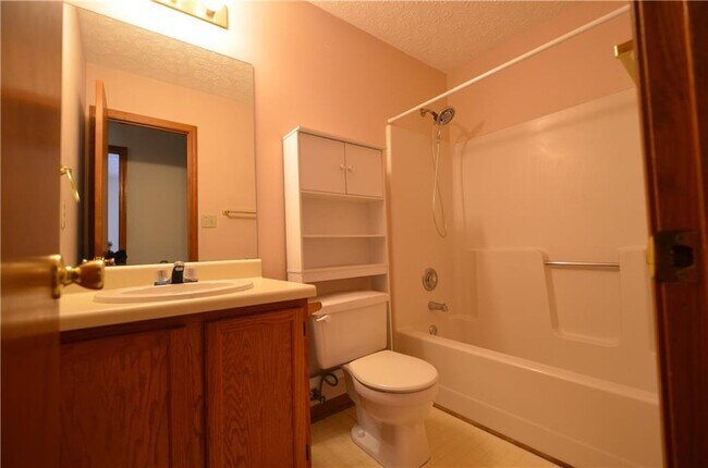 Building Photo - 19 Gwen Ct