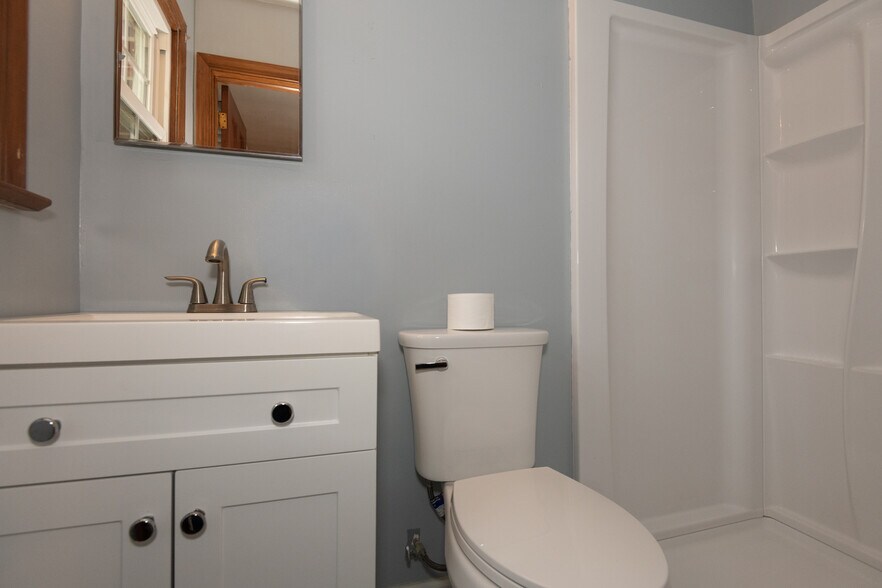 Building Photo - 561 Summit Ridge Dr