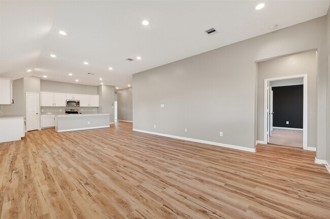 Building Photo - 5403 Tourmaline Wy