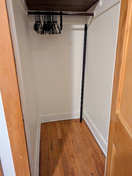 Building Photo - 3619 N Claremont Ave