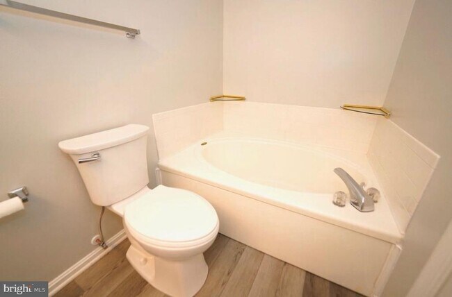 Building Photo - 5630 Ringwood Dr