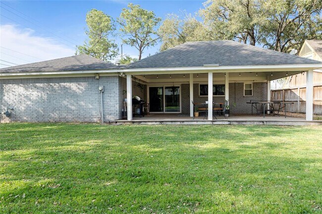 Building Photo - 9655 Meadowland Dr