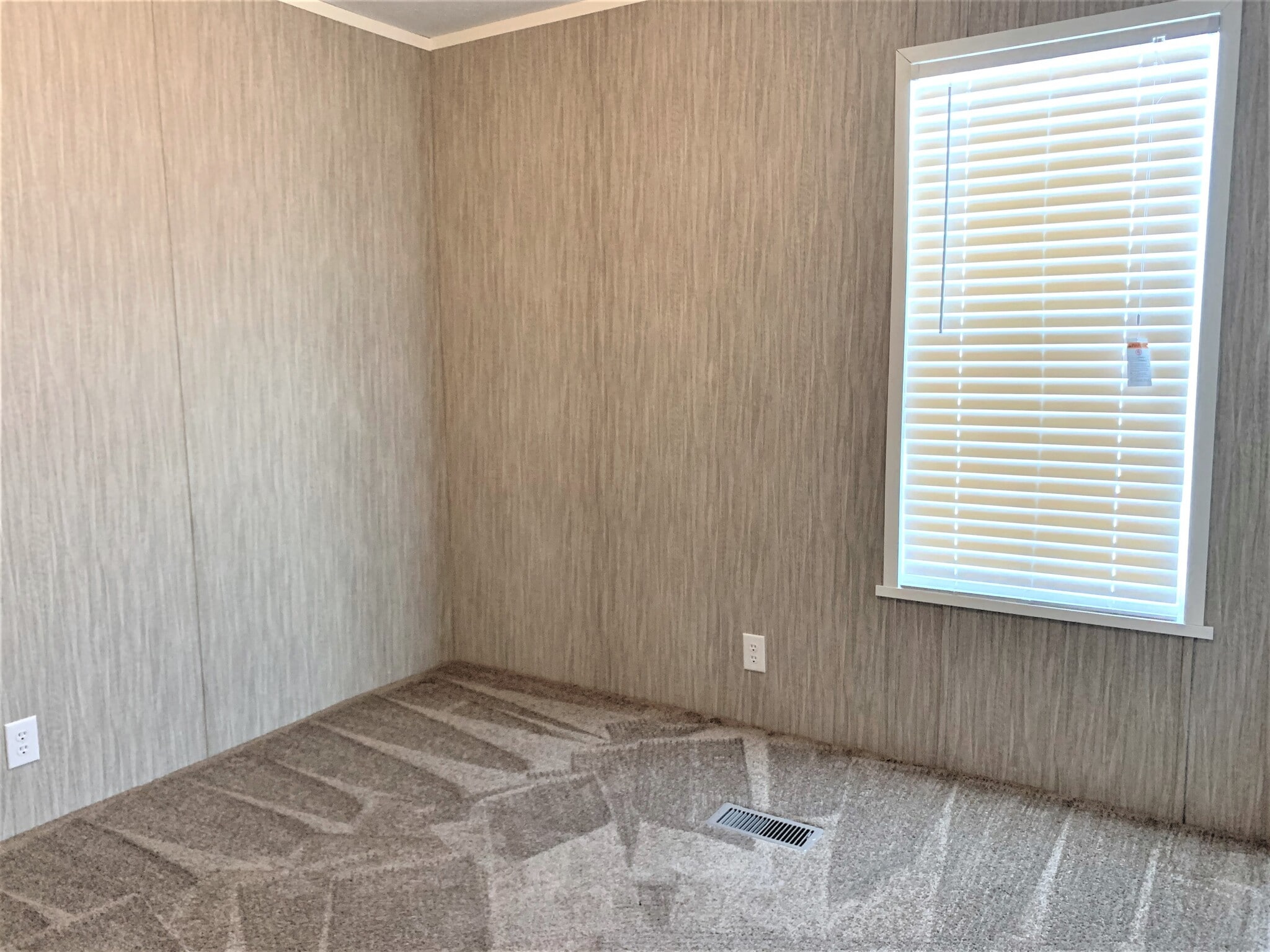 Building Photo - 17164 Canterbury Cir