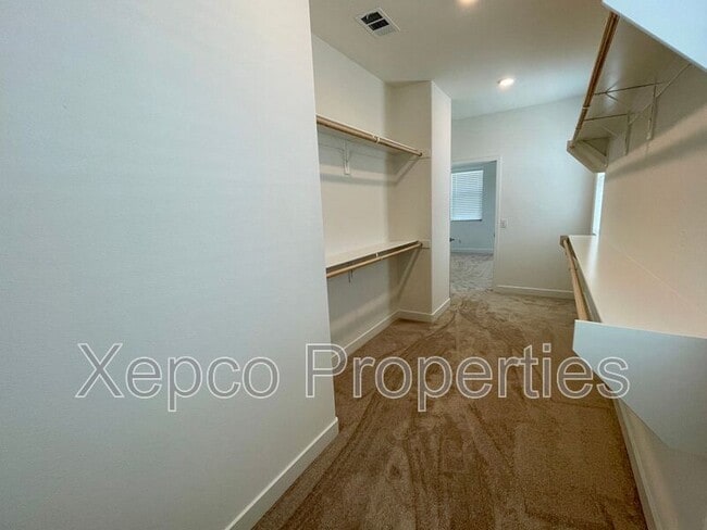 Building Photo - 41425 Penn Dr