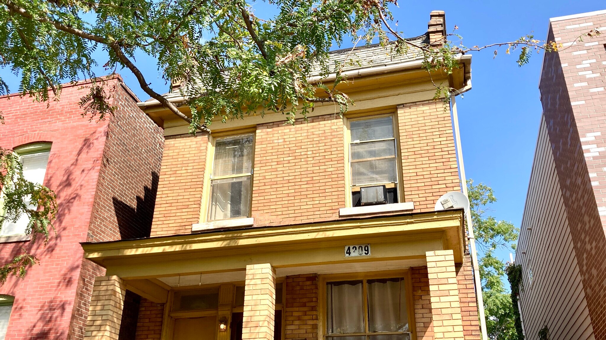 Building Photo - 4209 Blaine Ave