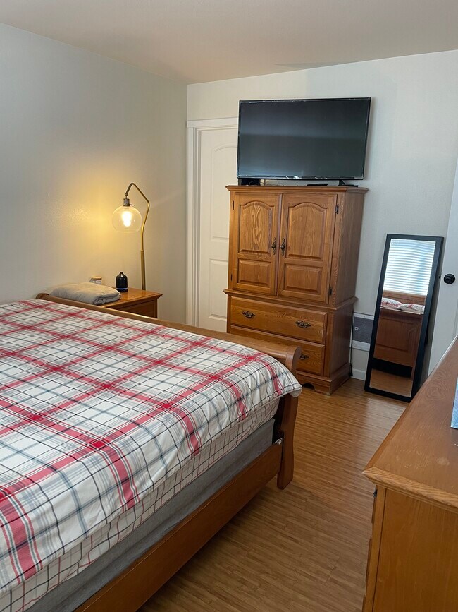 Building Photo - 6742 Flute St SE