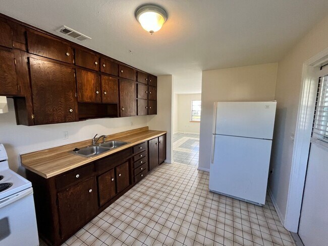 Building Photo - 2244 Shelby Dr