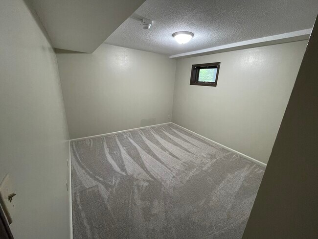 Building Photo - 3110 Alpine Dr