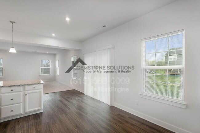 Building Photo - 3301 Somerset Ln