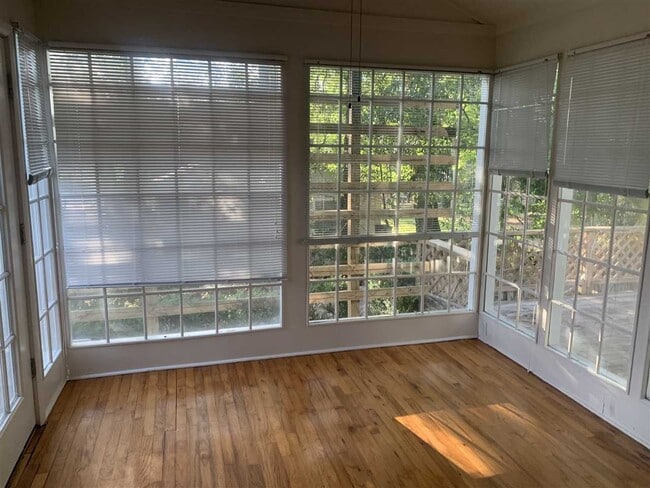 Building Photo - 1607 Jackson Bluff Rd