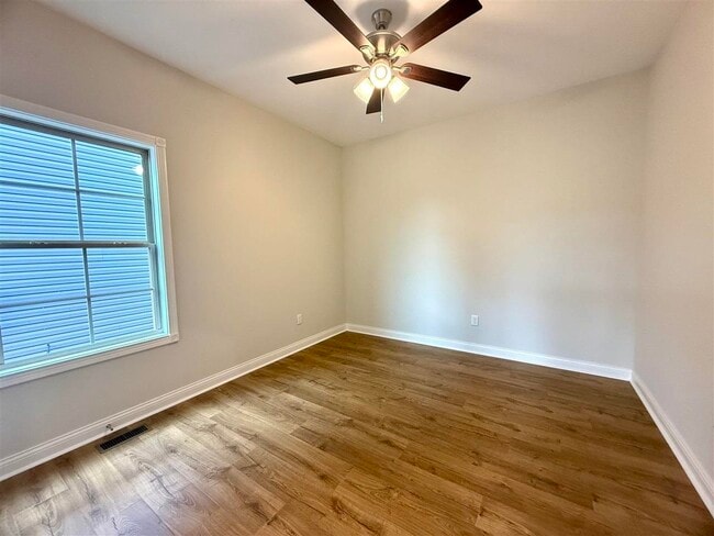 Building Photo - 5392 Peony Dr