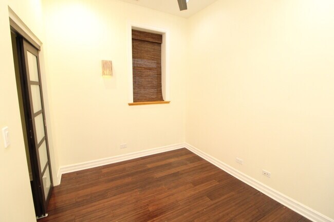 Building Photo - 1744 W Augusta Blvd