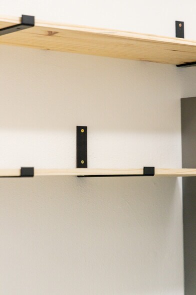 Building Photo - 711 S Phillips Ave