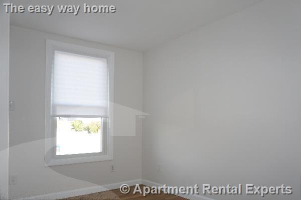 Building Photo - 160 Broadway