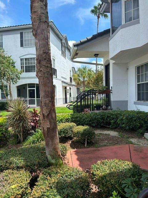 Building Photo - 725 SW 148th Ave