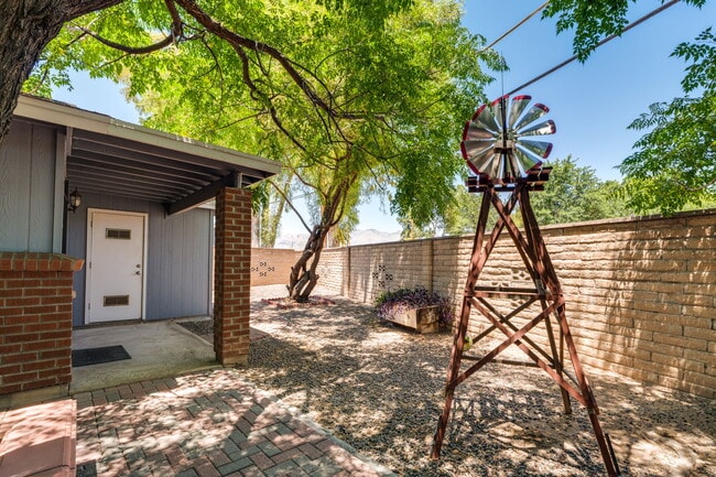 Building Photo - 2724 N Gill Ave