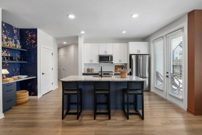 Building Photo - 1000 Marlowe Vis Pl