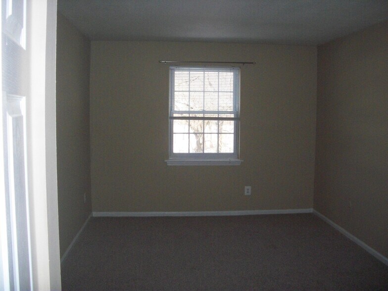 Master Bedroom - 130 Berwick Plz
