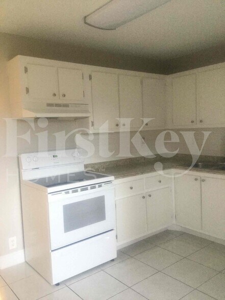 Building Photo - 6129 Moonbeam Dr