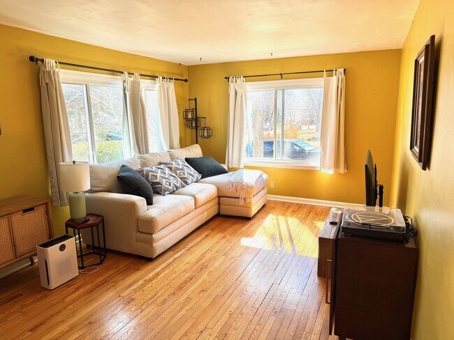 Building Photo - Now Leasing! Charming Home in One of Madison’s Best Neighborhoods