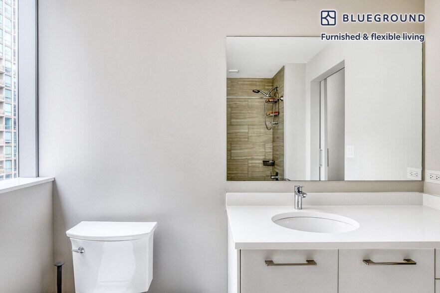 Building Photo - 8 E Huron St