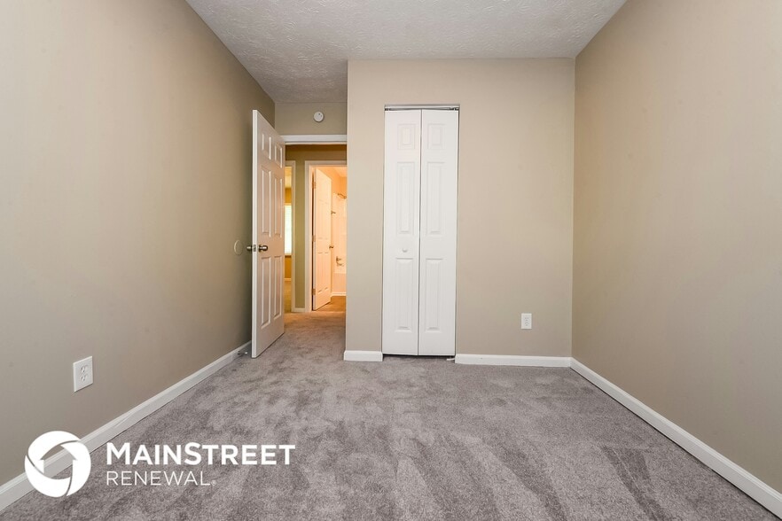 Building Photo - 3275 Creekwood Dr