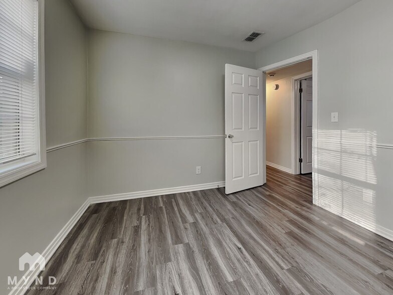 Building Photo - 6824 Gaillardia Rd S