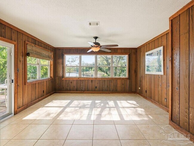 Building Photo - 609 Dog Track Rd