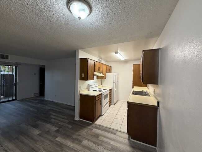 Building Photo - 6625 E Golf Links Rd
