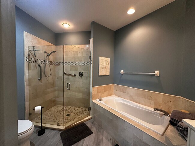 Building Photo - 9240 Bayberry Bend
