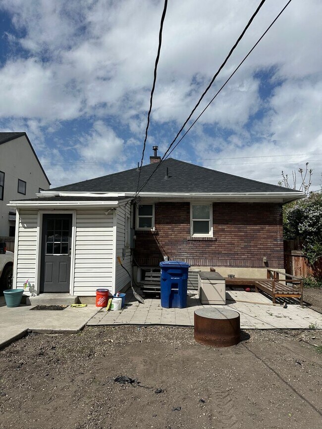 Building Photo - GORGEOUS Salt Lake Home!!!