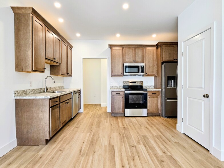 Building Photo - 394 Hensley St