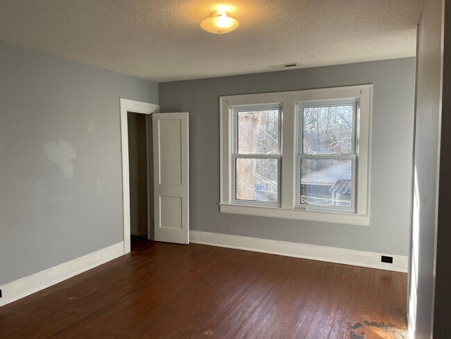 Building Photo - 4-5 bedroom home in Franklinville