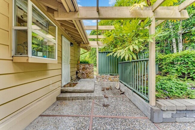 Building Photo - 4426 SW 34th Ave