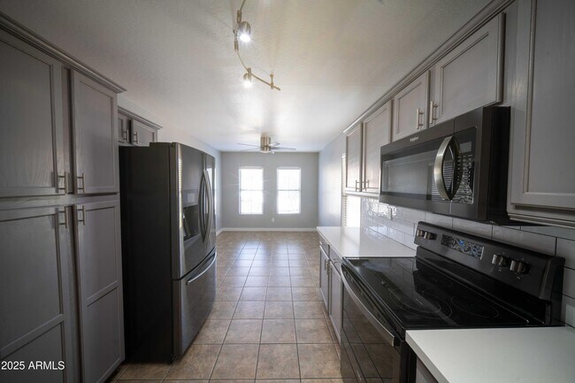 Building Photo - 11725 W Flanagan St