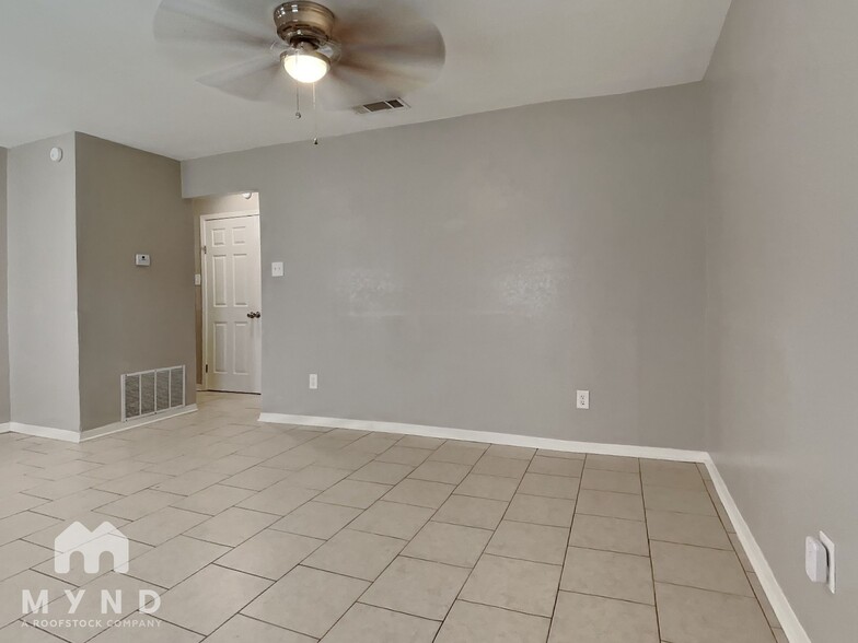 Building Photo - 1302 Cardinal Dr